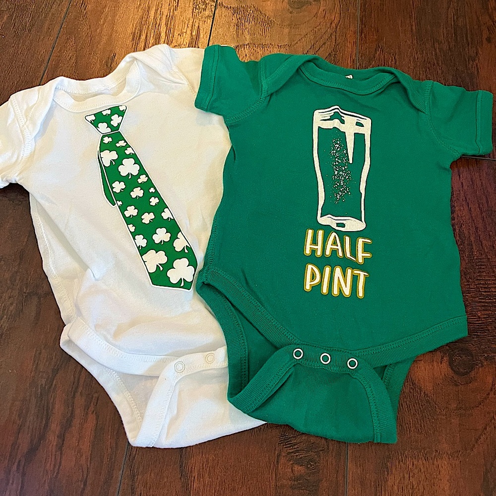 💚HP💚 ☘️SET OF TWO☘️ St. Patty’s Day Onesies! Size 6 Months